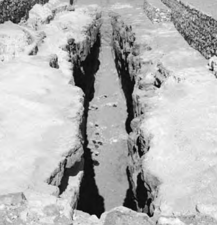 Figure 10.31. Trench at Abu Roash