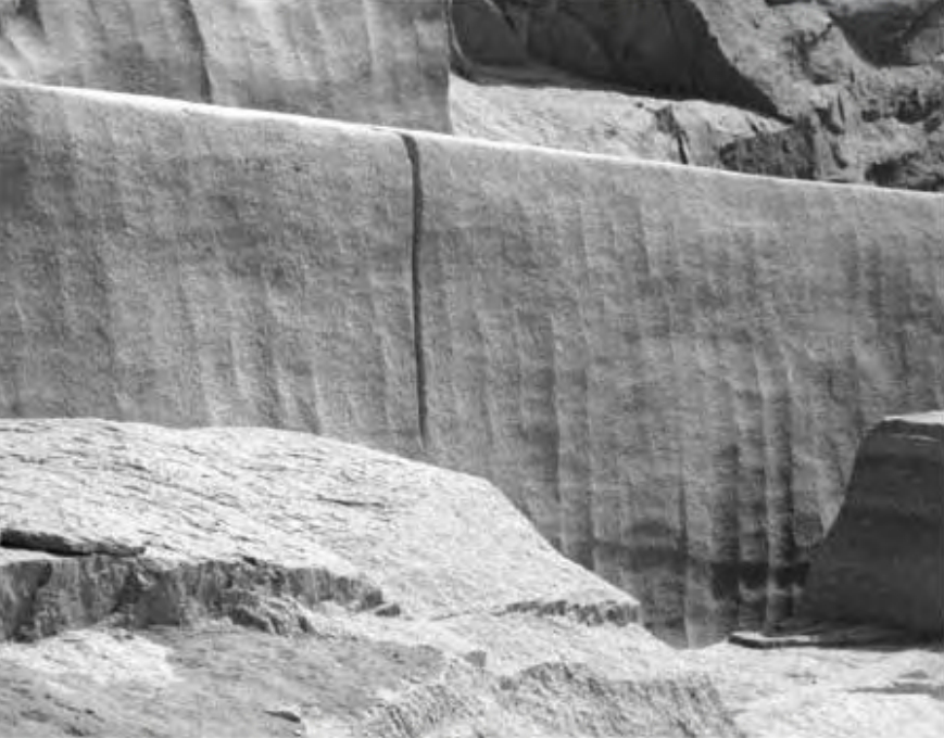 Figure 9.16. Vertical cuts with horizontal striation down the north side of the obelisk
