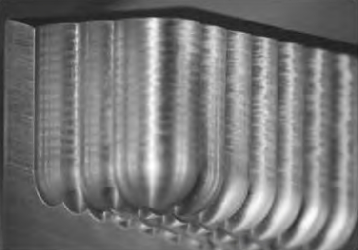 Figure 9.19. Tool marks with periodic horizontal striations