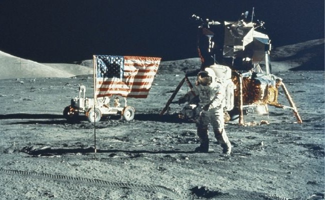 who built the moon img 65